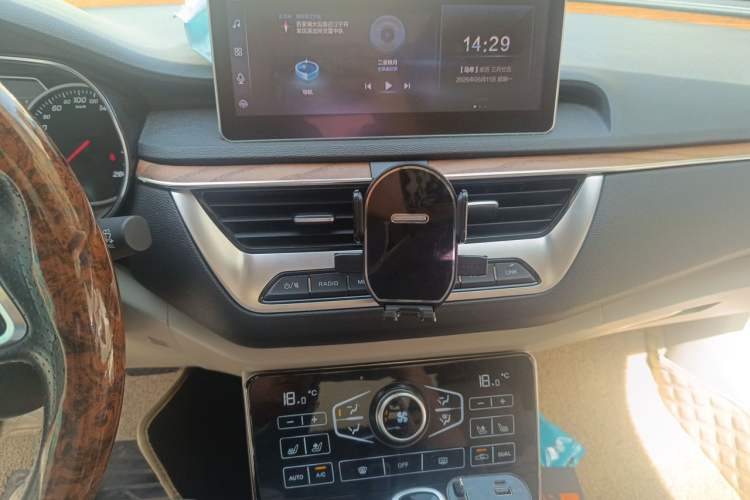 Used Hongqi H5 2019 30TD Smart Connect Enjoy Edition Audio And AC Panel