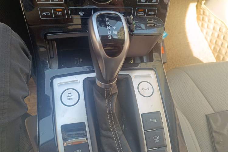 Used Hongqi H5 2019 30TD Smart Connect Enjoy Edition Gear Lever