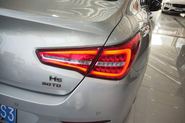Used Hongqi H5 2019 30TD Smart Connect Dynamic Edition Right Rear Taillight