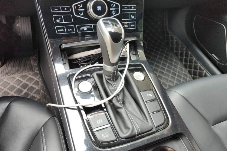 Used Hongqi H5 2019 30TD Smart Connect Dynamic Edition Gear Lever