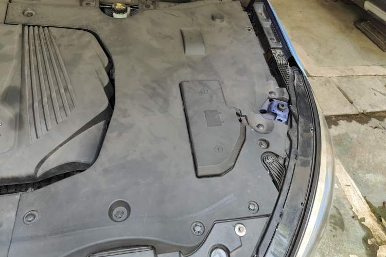 Used Hongqi H5 2019 30TD Dynamic Edition Engine Bay Left