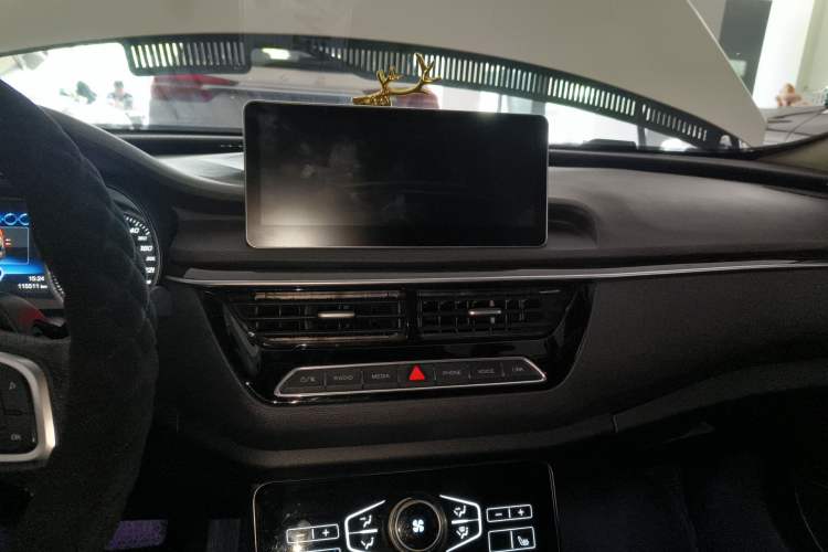 Used Hongqi H5 2019 30TD Smart Connect Dynamic Edition Audio And AC Panel
