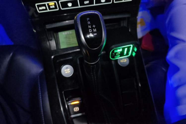 Used Hongqi H5 2019 30TD Dynamic Edition Gear Lever