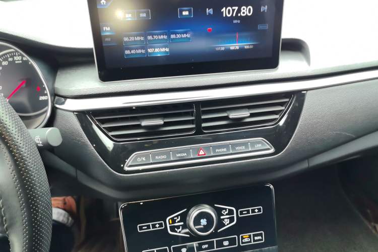 Used Hongqi H5 2019 30TD Dynamic Edition Audio And AC Panel