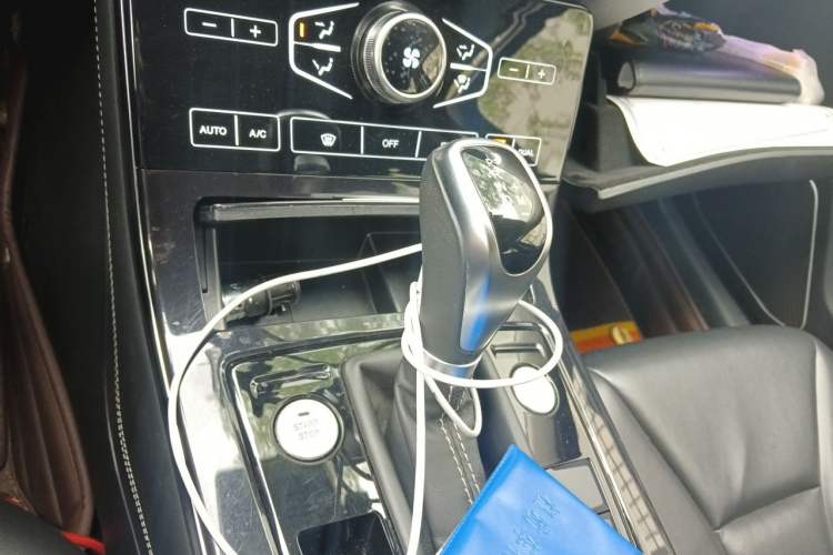 Used Hongqi H5 2019 30TD Smart Connect Dynamic Edition Gear Lever