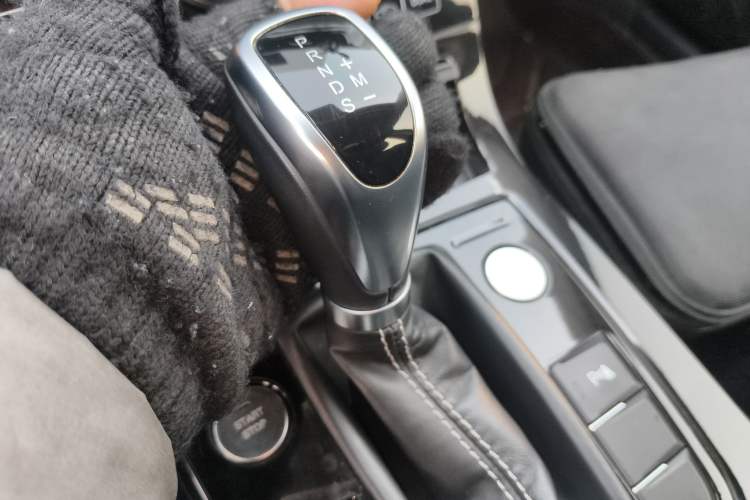 Used Hongqi H5 2019 30TD Smart Connect Dynamic Edition Gear Lever