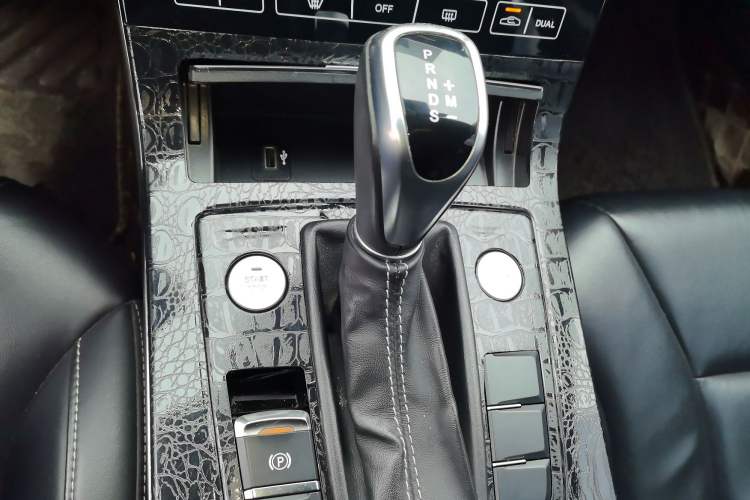 Used Hongqi H5 2019 30TD Dynamic Edition Gear Lever