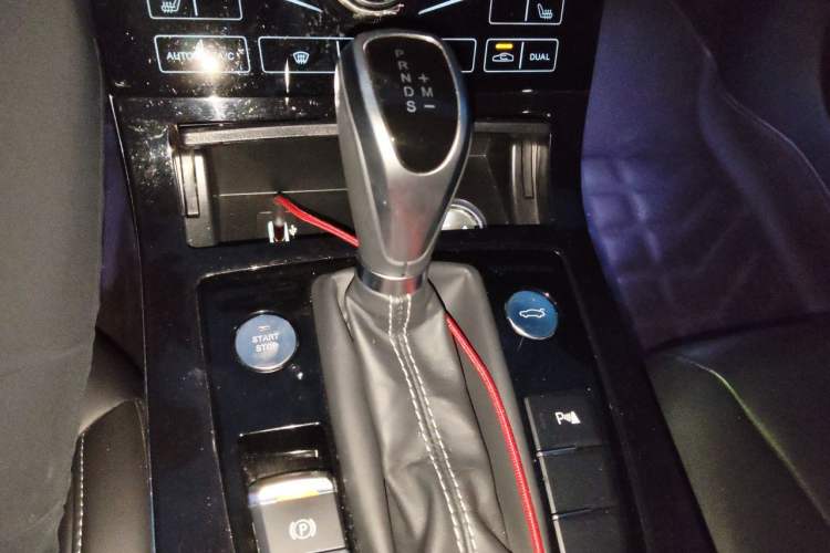 Used Hongqi H5 2019 30TD Smart Connect Dynamic Edition Gear Lever