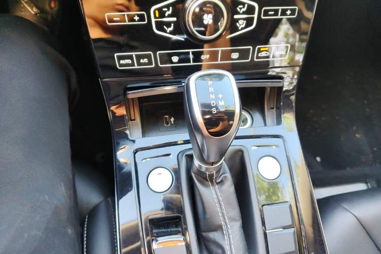 Used Hongqi H5 2019 30TD Dynamic Edition Gear Lever