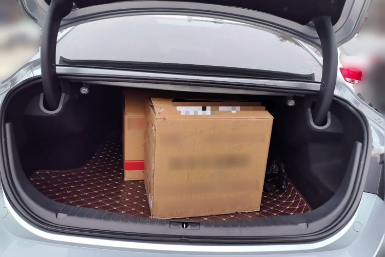 Used Hongqi H5 2019 30TD Dynamic Edition Trunk