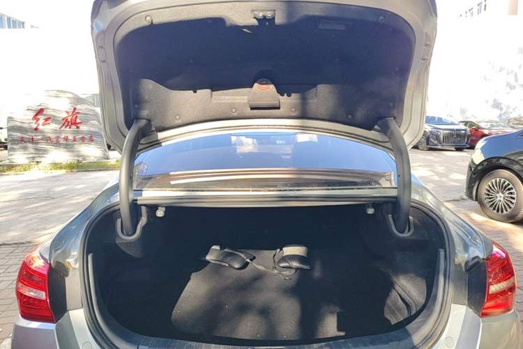 Used Hongqi H5 2019 30TD Dynamic Edition Trunk