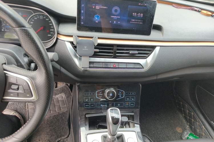 Used Hongqi H5 2019 30TD Smart Connect Dynamic Edition Audio And AC Panel