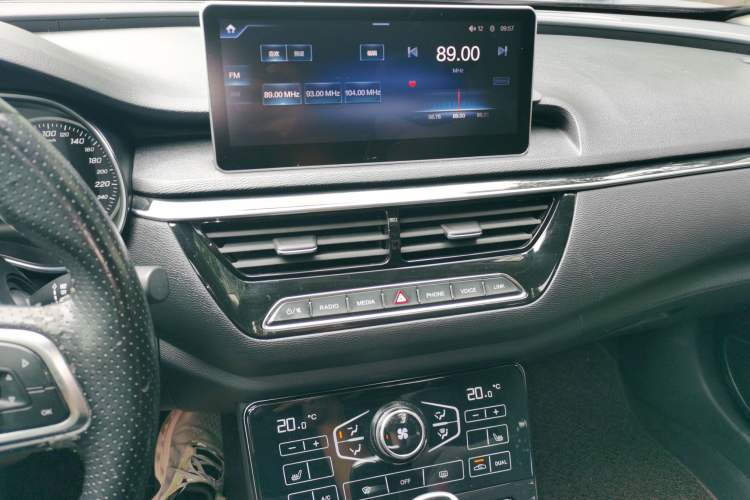 Used Hongqi H5 2019 30TD Smart Connect Dynamic Edition Audio And AC Panel