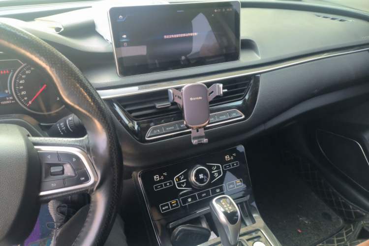 Used Hongqi H5 2019 30TD Smart Connect Dynamic Edition Audio And AC Panel