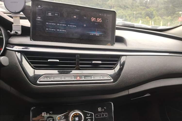 Used Hongqi H5 2019 30TD Dynamic Edition Audio And AC Panel