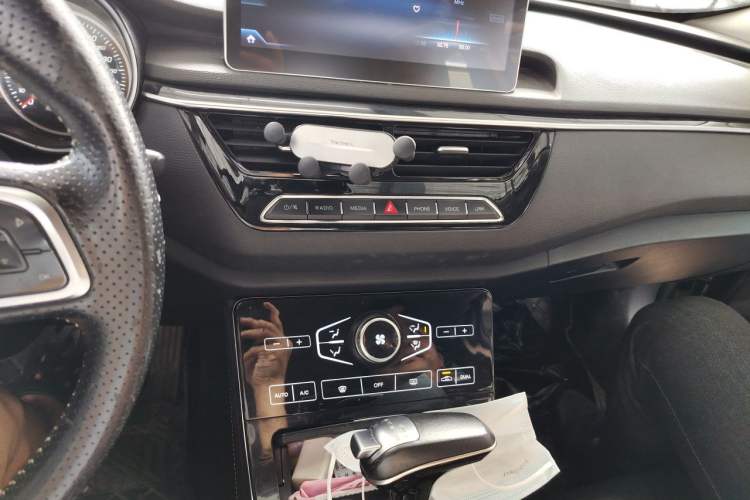 Used Hongqi H5 2019 30TD Dynamic Edition Audio And AC Panel