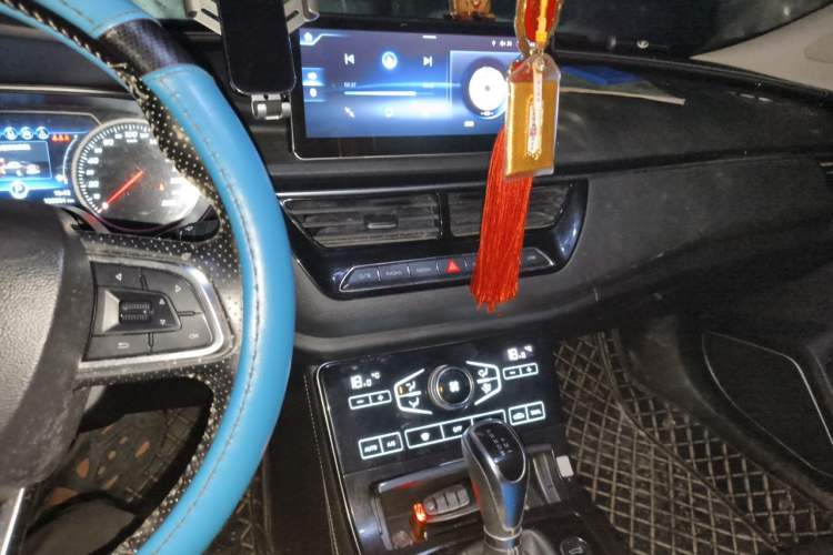 Used Hongqi H5 2019 30TD Dynamic Edition Audio And AC Panel