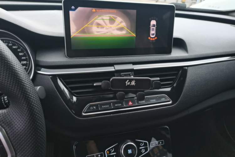 Used Hongqi H5 2019 30TD Smart Connect Dynamic Edition Audio And AC Panel
