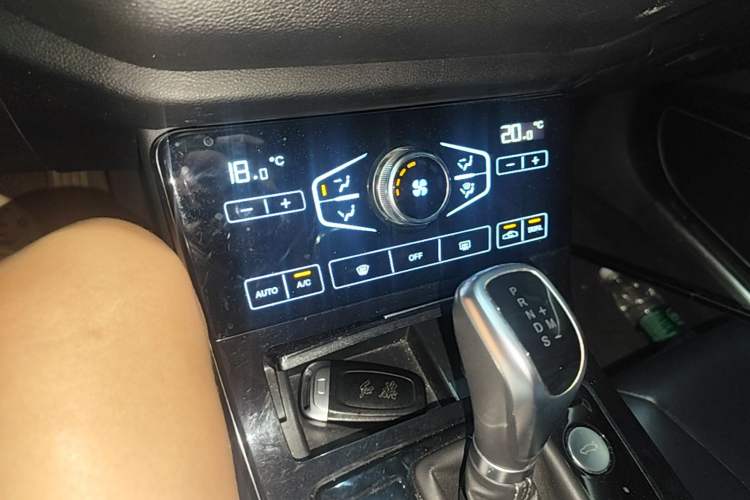 Used Hongqi H5 2019 30TD Dynamic Edition Audio And AC Panel