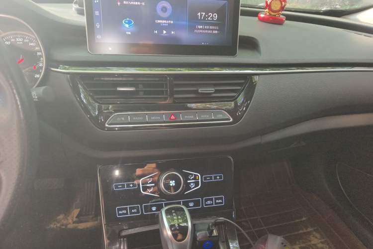 Used Hongqi H5 2019 30TD Smart Connect Dynamic Edition Audio And AC Panel