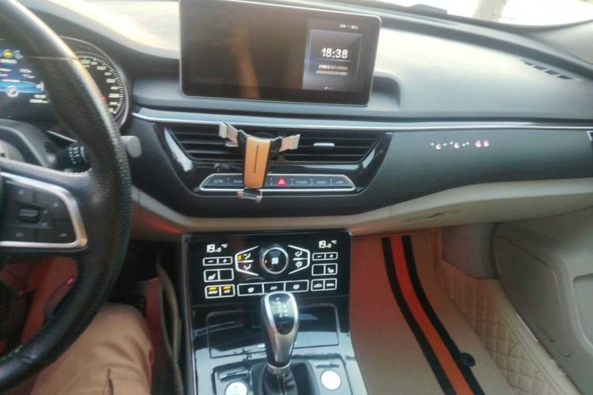 Used Hongqi H5 2019 30TD Smart Connect Dynamic Edition Audio And AC Panel