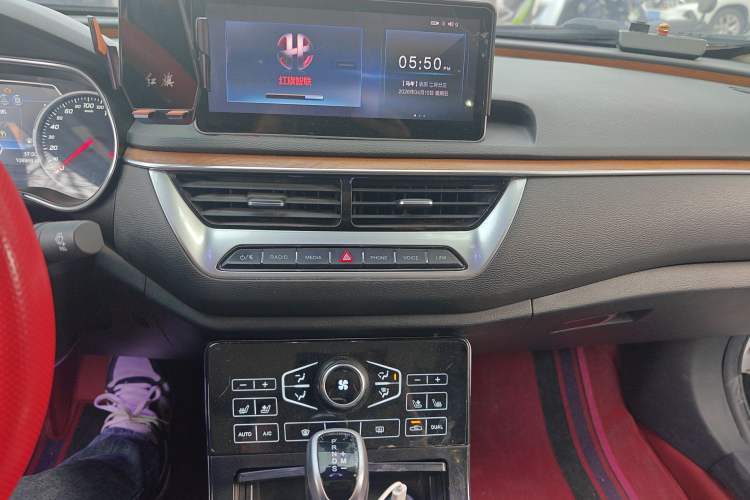 Used Hongqi H5 2019 30TD Smart Connect Dynamic Edition Audio And AC Panel