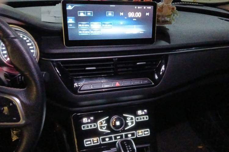 Used Hongqi H5 2019 30TD Dynamic Edition Audio And AC Panel