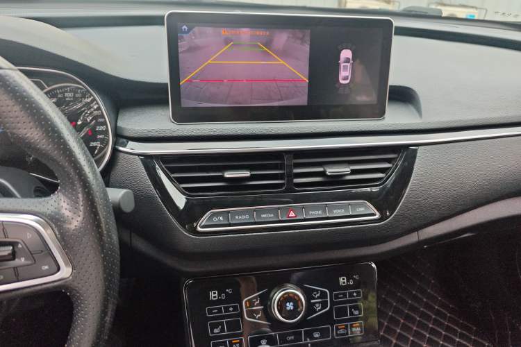 Used Hongqi H5 2019 30TD Smart Connect Dynamic Edition Audio And AC Panel