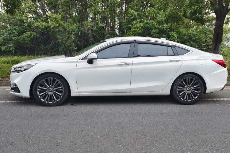 Used Hongqi H5 2019 30TD Smart Connect Dynamic Edition Exterior 4