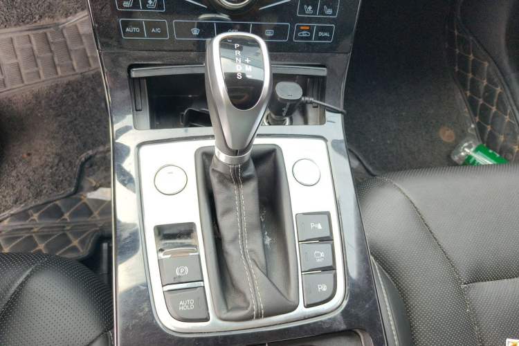 Used Hongqi H5 2019 30TD Smart Connect Dynamic Edition Gear Lever