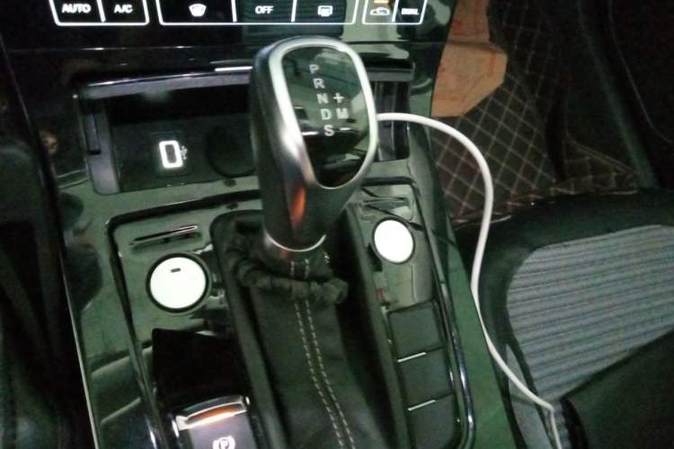 Used Hongqi H5 2019 30TD Dynamic Edition Gear Lever