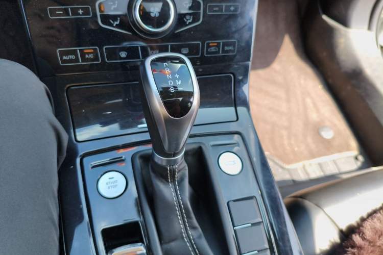 Used Hongqi H5 2019 30TD Dynamic Edition Gear Lever