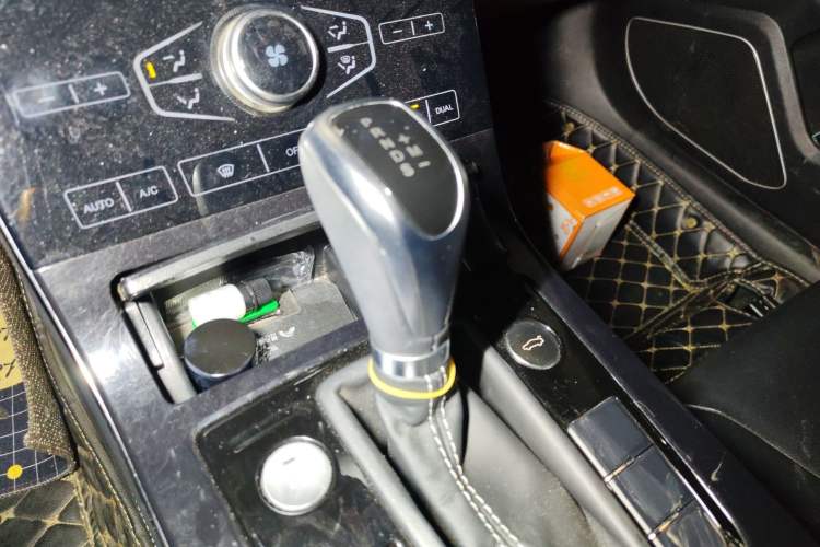 Used Hongqi H5 2019 30TD Smart Connect Dynamic Edition Gear Lever