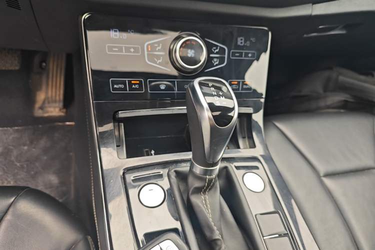 Used Hongqi H5 2019 30TD Smart Connect Dynamic Edition Gear Lever