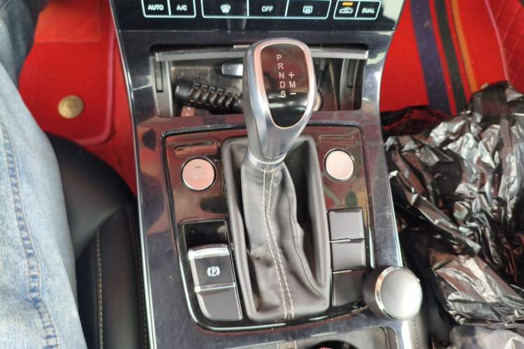 Used Hongqi H5 2019 30TD Dynamic Edition Gear Lever