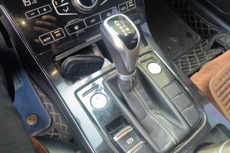 Used Hongqi H5 2019 30TD Smart Connect Dynamic Edition Gear Lever