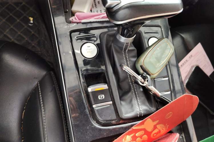 Used Hongqi H5 2019 30TD Dynamic Edition Gear Lever