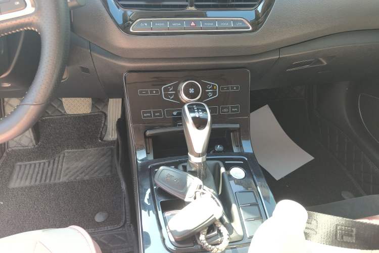 Used Hongqi H5 2019 30TD Dynamic Edition Gear Lever