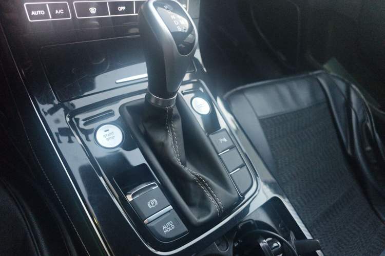Used Hongqi H5 2019 30TD Smart Connect Dynamic Edition Gear Lever