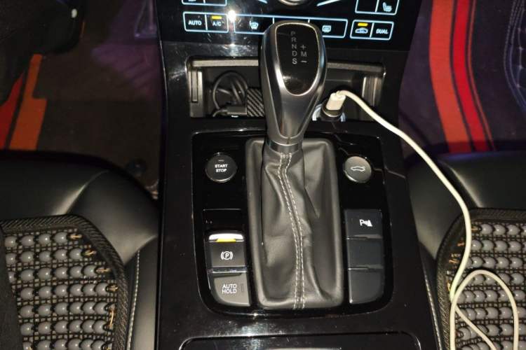 Used Hongqi H5 2019 30TD Smart Connect Dynamic Edition Gear Lever
