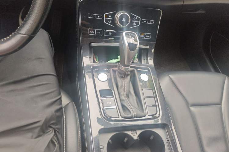 Used Hongqi H5 2019 30TD Dynamic Edition Gear Lever