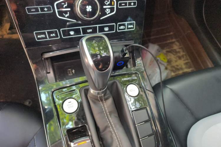 Used Hongqi H5 2019 30TD Smart Connect Dynamic Edition Gear Lever