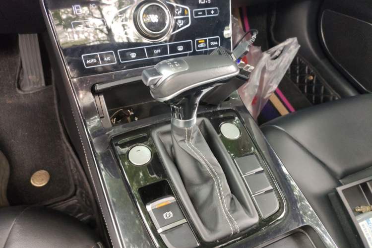 Used Hongqi H5 2019 30TD Dynamic Edition Gear Lever