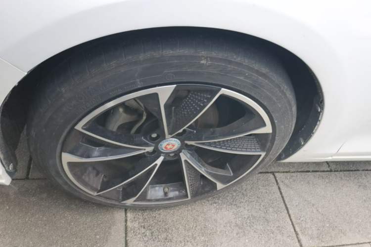 Used Hongqi H5 2019 30TD Smart Connect Dynamic Edition Left Front Wheel Hub