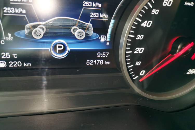 Used Hongqi H5 2019 30TD Smart Connect Dynamic Edition Odometer Close Up