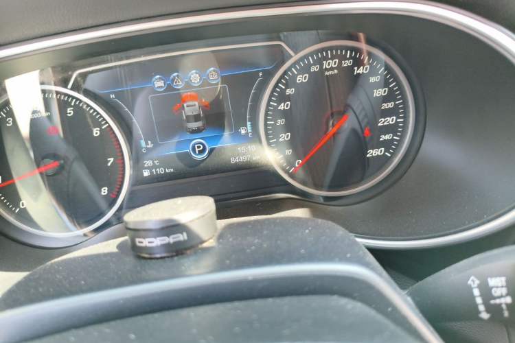 Used Hongqi H5 2019 30TD Dynamic Edition Odometer Close Up