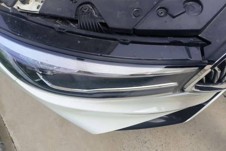 Used Hongqi H5 2019 30TD Smart Connect Dynamic Edition Right Front Headlight
