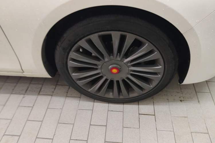 Used Hongqi H5 2019 30TD Smart Connect Dynamic Edition Right Front Wheel Hub