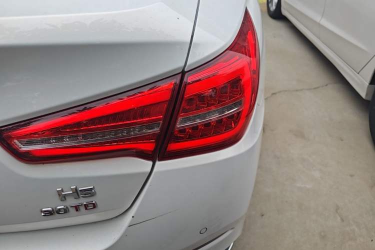 Used Hongqi H5 2019 30TD Smart Connect Dynamic Edition Right Rear Taillight
