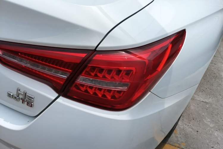 Used Hongqi H5 2019 30TD Smart Connect Dynamic Edition Right Rear Taillight